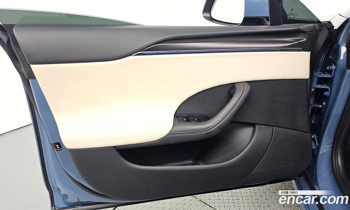 Tesla Model S фото 24