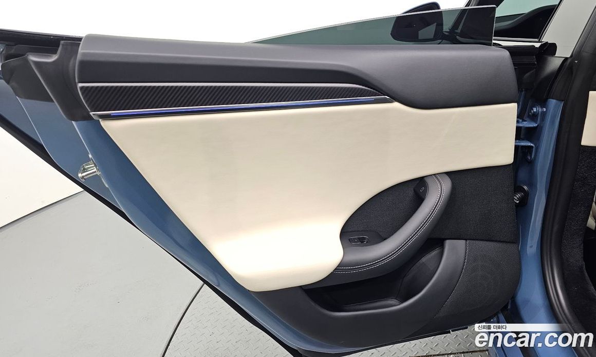 Tesla Model S фото 25