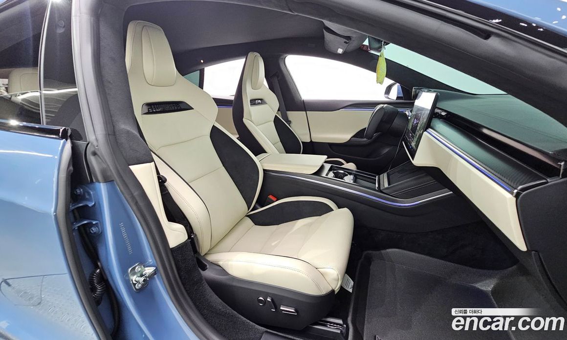 Tesla Model S фото 26