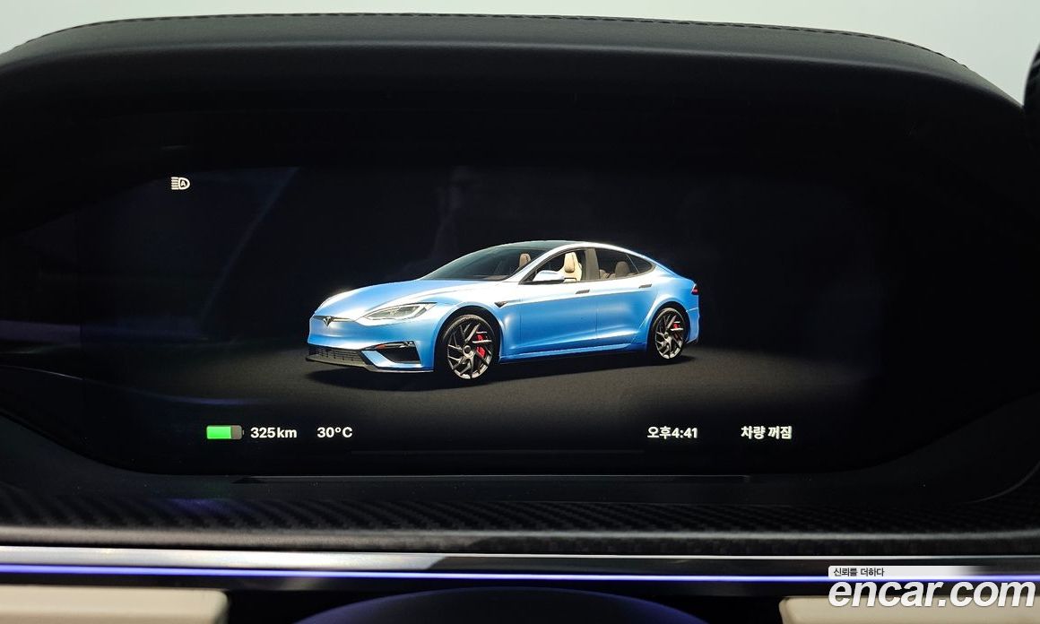Tesla Model S фото 28