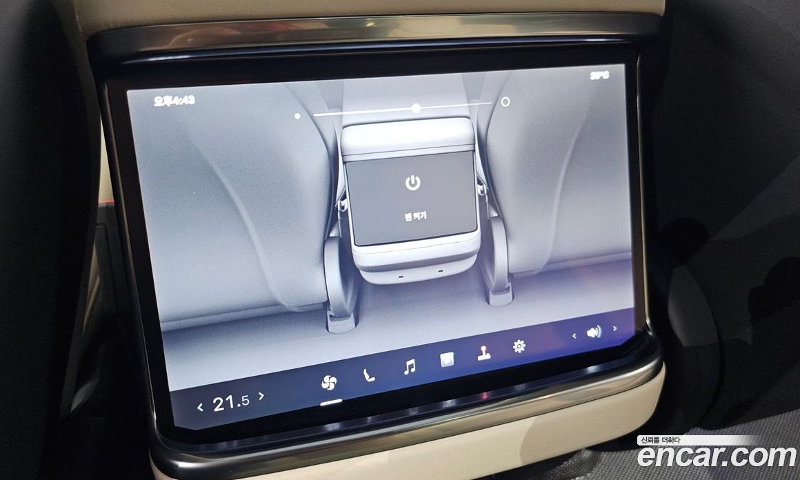 Tesla Model S фото 29