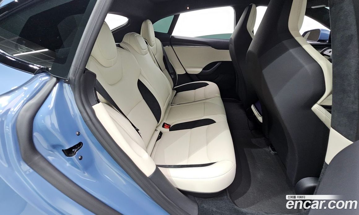 Tesla Model S фото 32