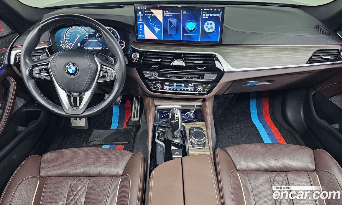 BMW 5-Series (G30) фото 6