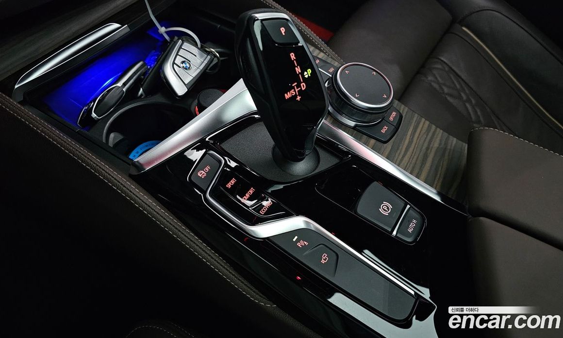 BMW 5-Series (G30) фото 8