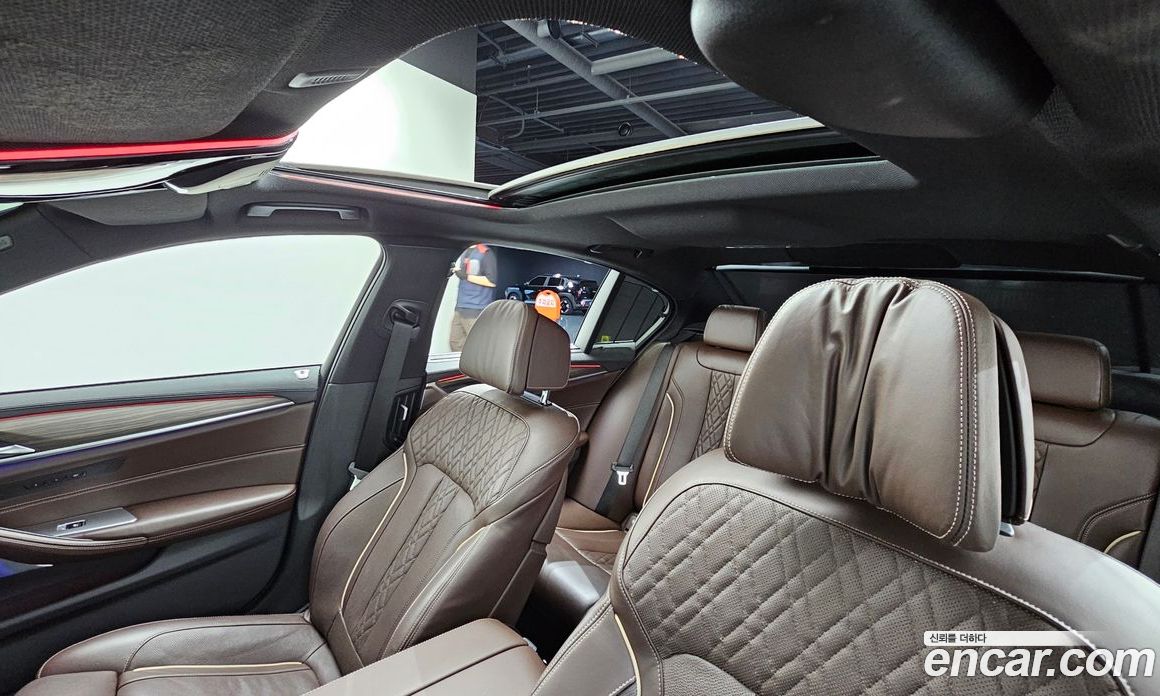 BMW 5-Series (G30) фото 17