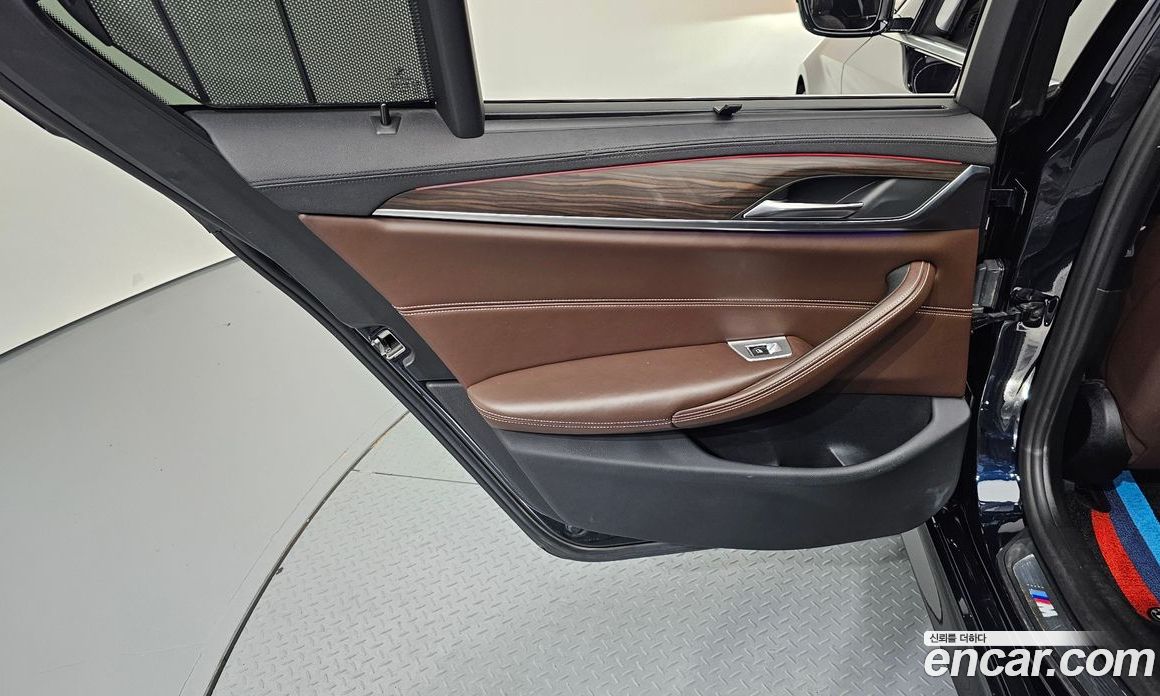 BMW 5-Series (G30) фото 25