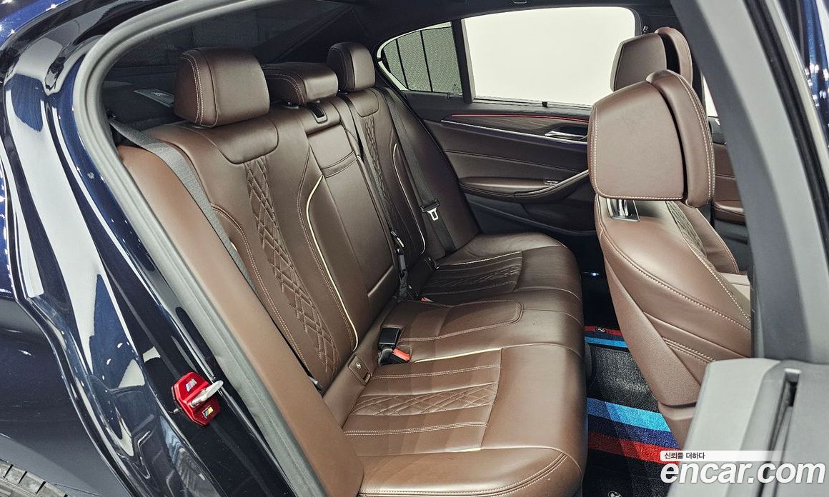 BMW 5-Series (G30) фото 26
