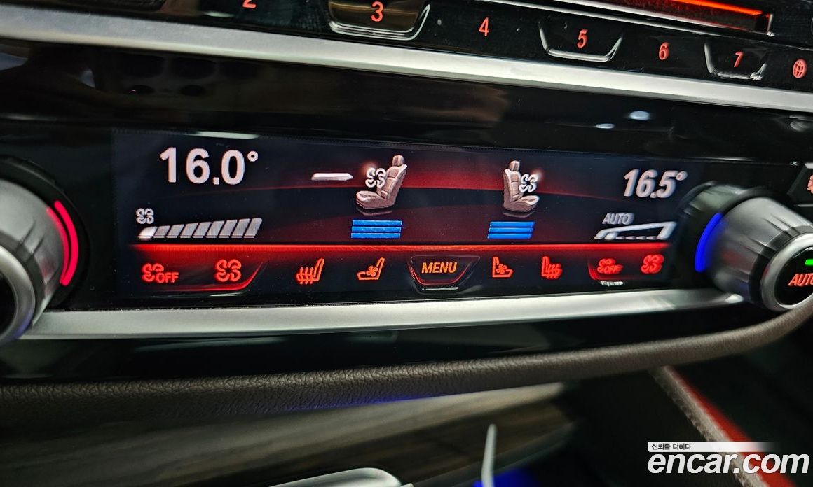 BMW 5-Series (G30) фото 32