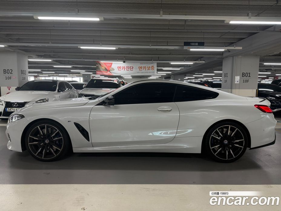 BMW 8-Series (G15) фото 3