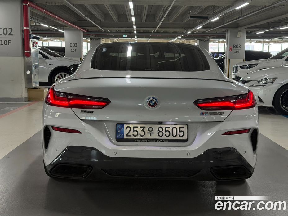 BMW 8-Series (G15) фото 5