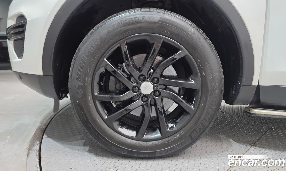 Land Rover Discovery Sport 1st Gen фото 5