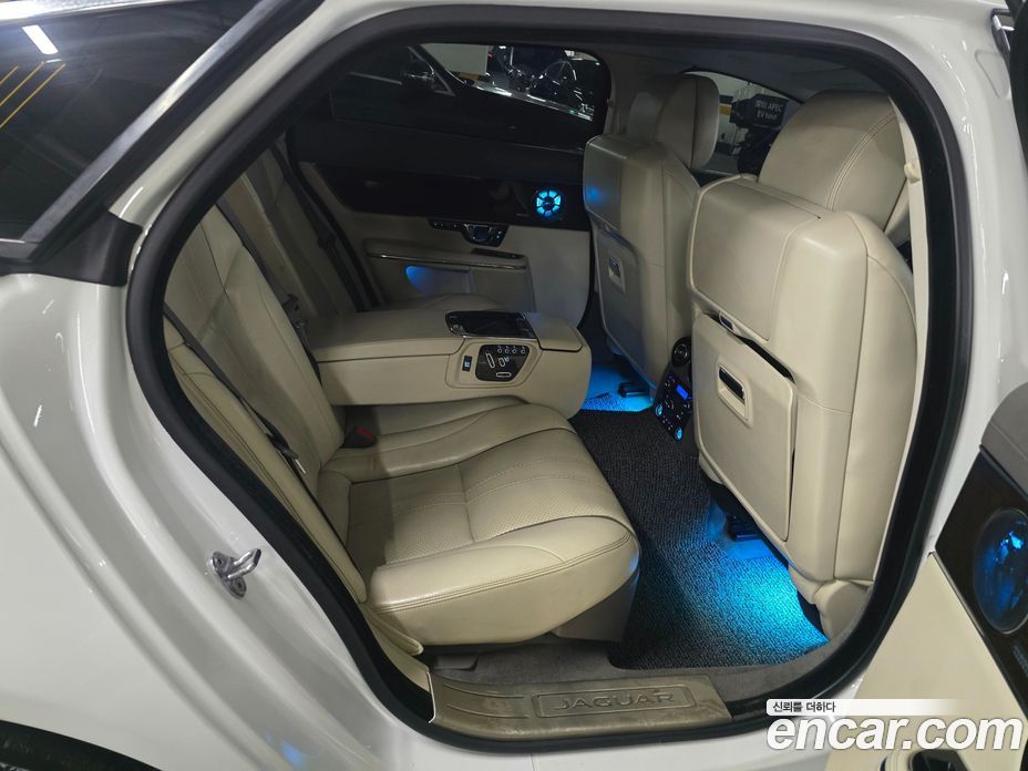 Jaguar XJ Restyling фото 6