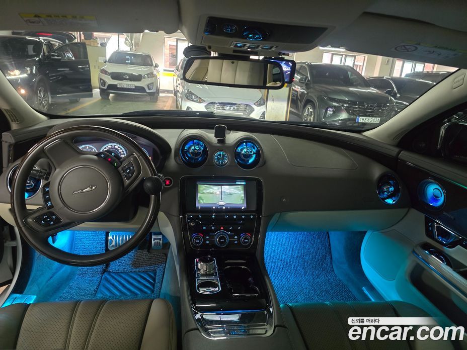 Jaguar XJ Restyling фото 7
