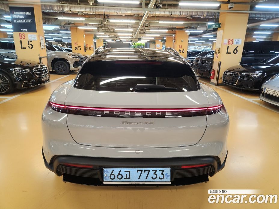 Porsche Taycan фото 2