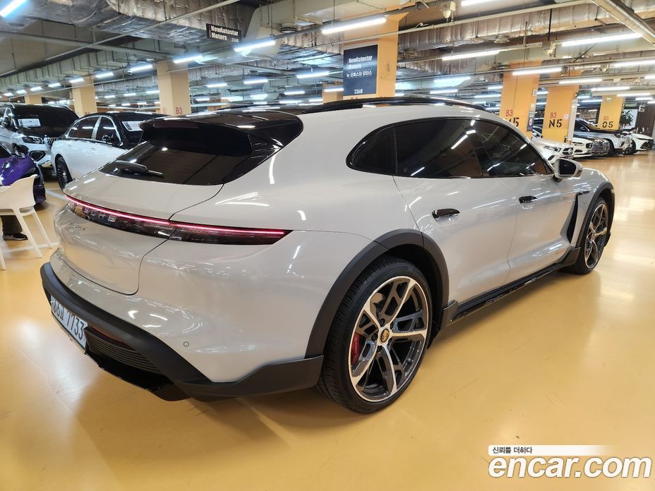 Porsche Taycan фото 4