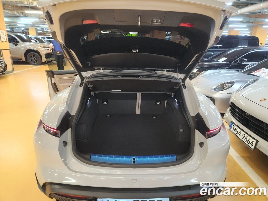 Porsche Taycan фото 5