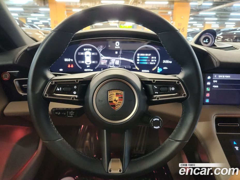 Porsche Taycan фото 7