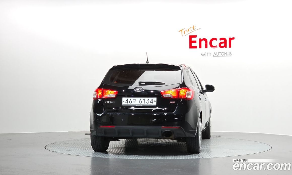 Kia Forte Hatchback фото 3