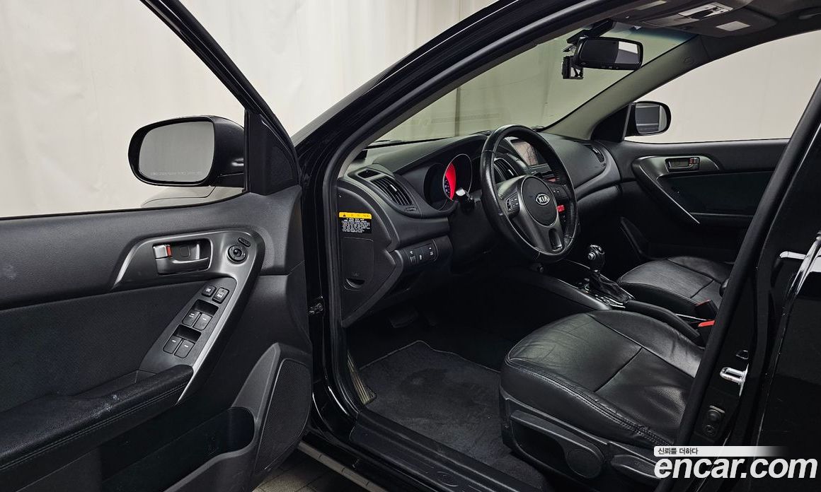 Kia Forte Hatchback фото 9