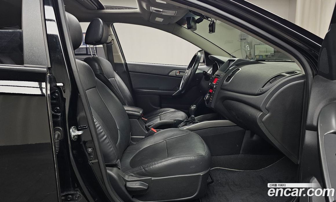 Kia Forte Hatchback фото 10