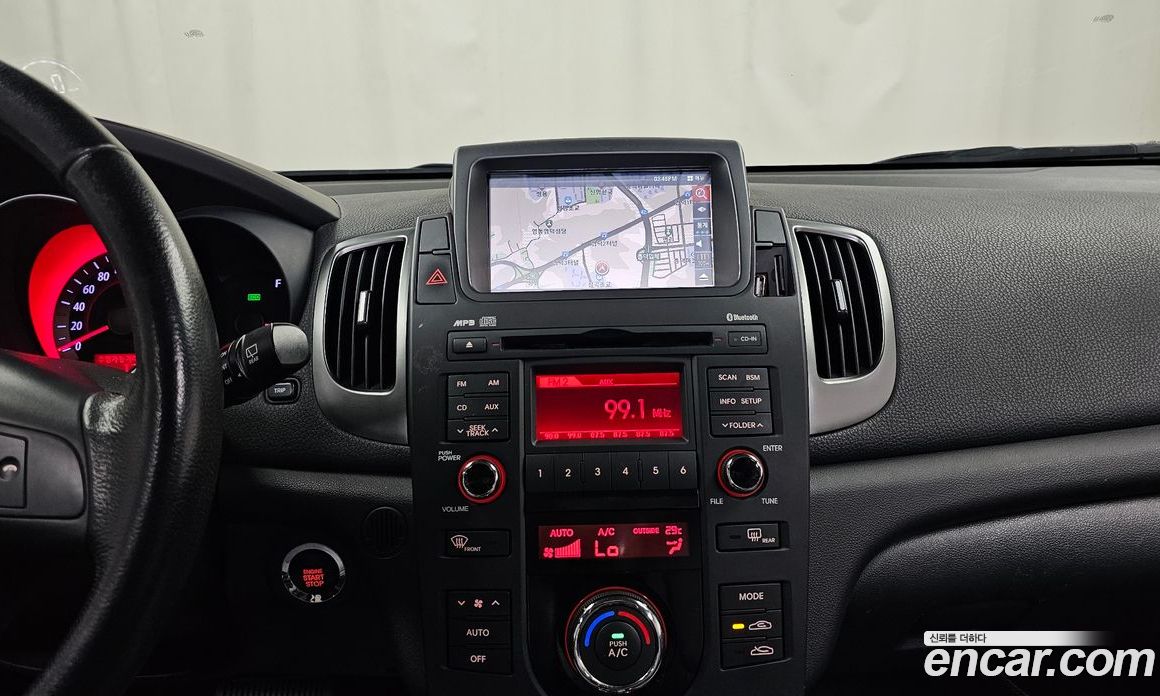 Kia Forte Hatchback фото 13