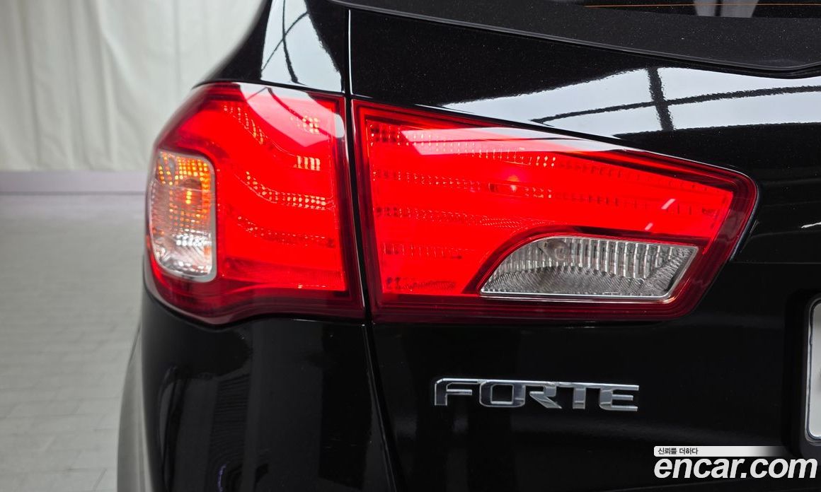 Kia Forte Hatchback фото 23