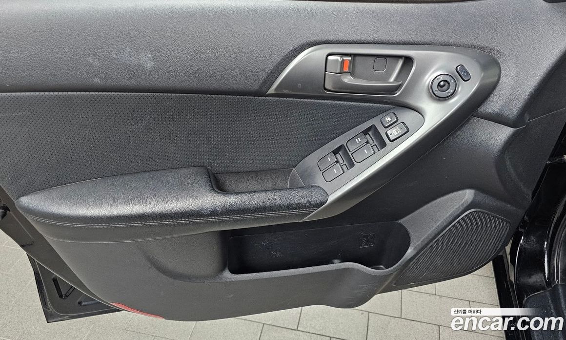 Kia Forte Hatchback фото 24
