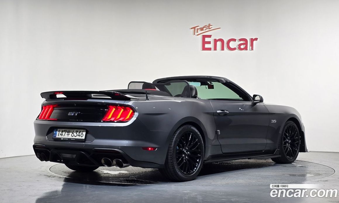 Ford Mustang фото 2