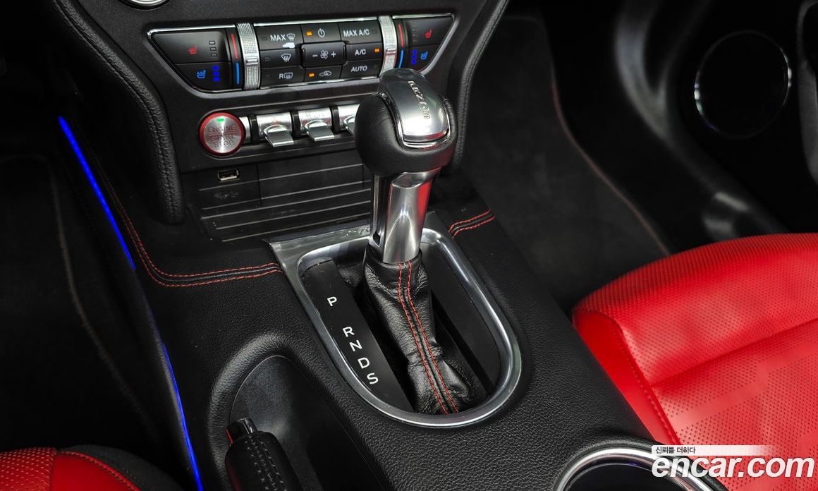 Ford Mustang фото 9