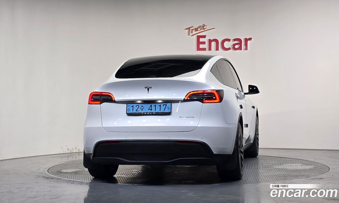Tesla Model Y фото 3