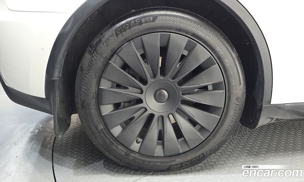Tesla Model Y фото 4
