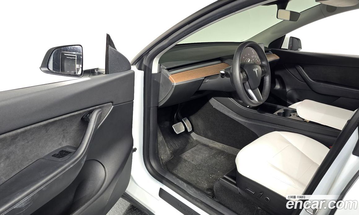 Tesla Model Y фото 9