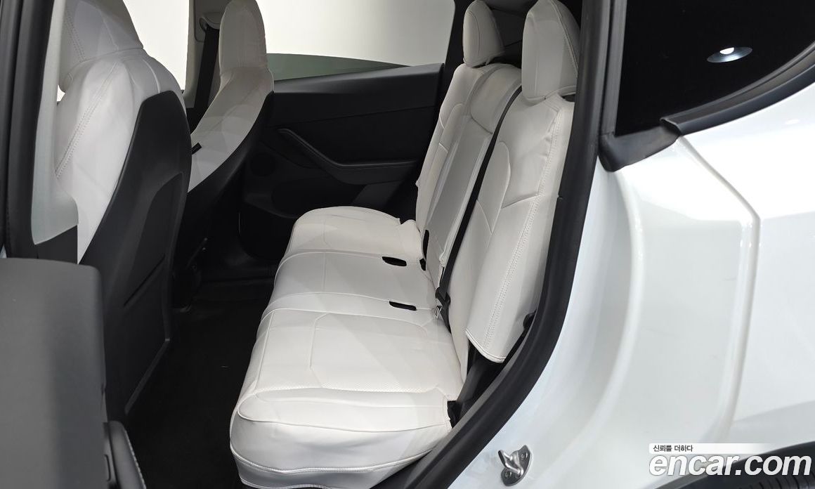 Tesla Model Y фото 10