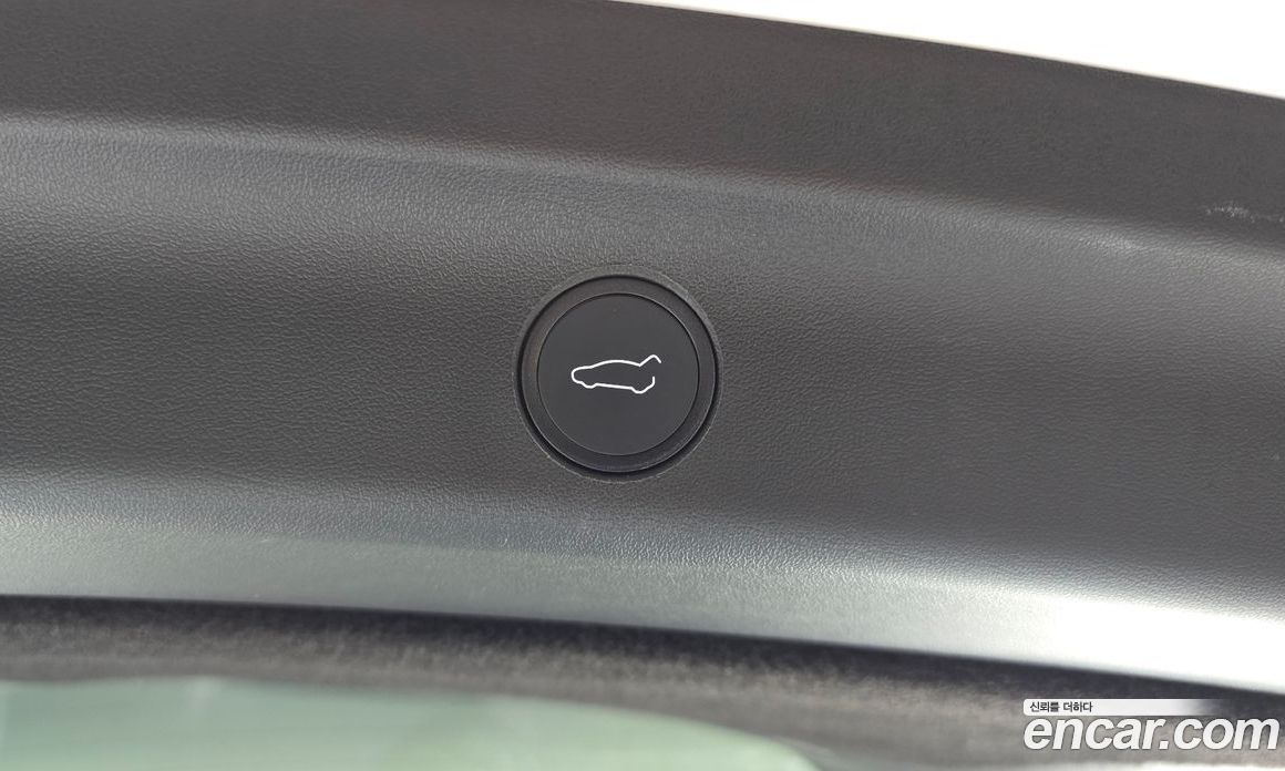 Tesla Model Y фото 14