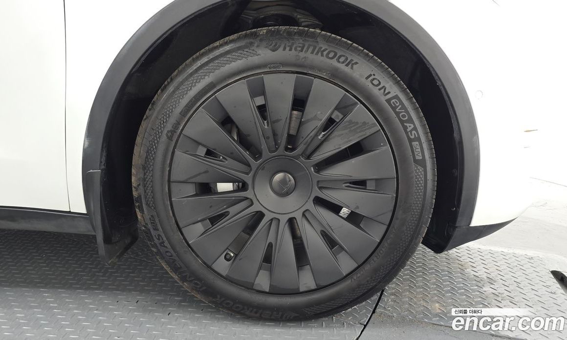 Tesla Model Y фото 21