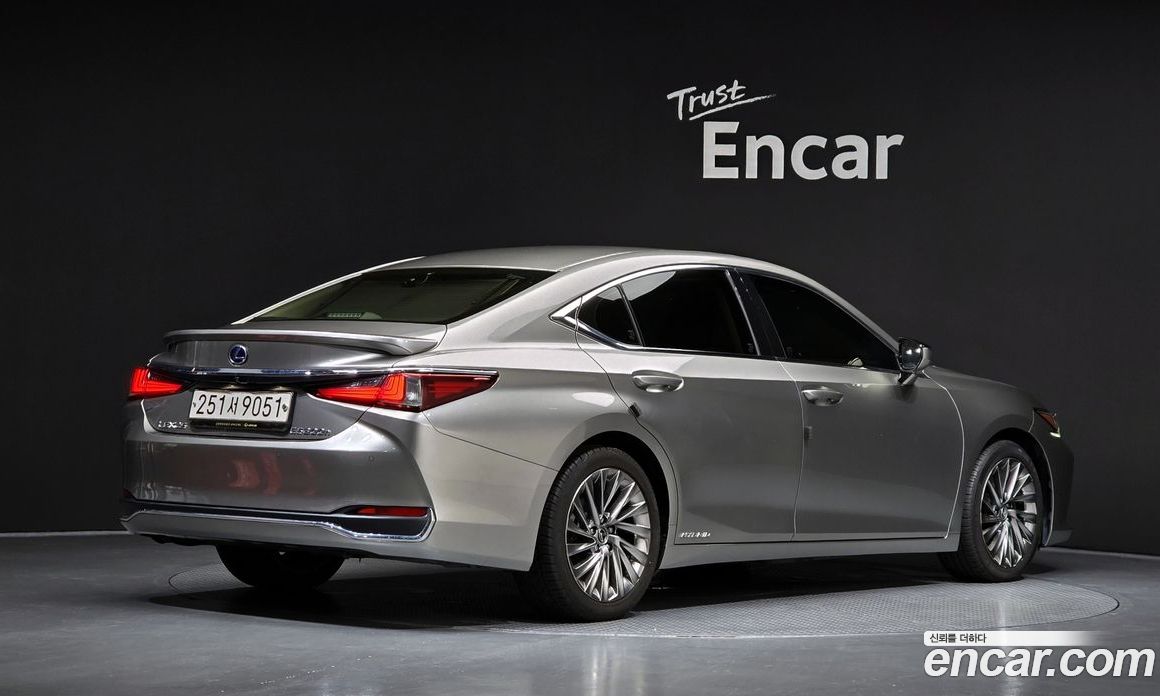 Lexus ES300h 7th Gen фото 2