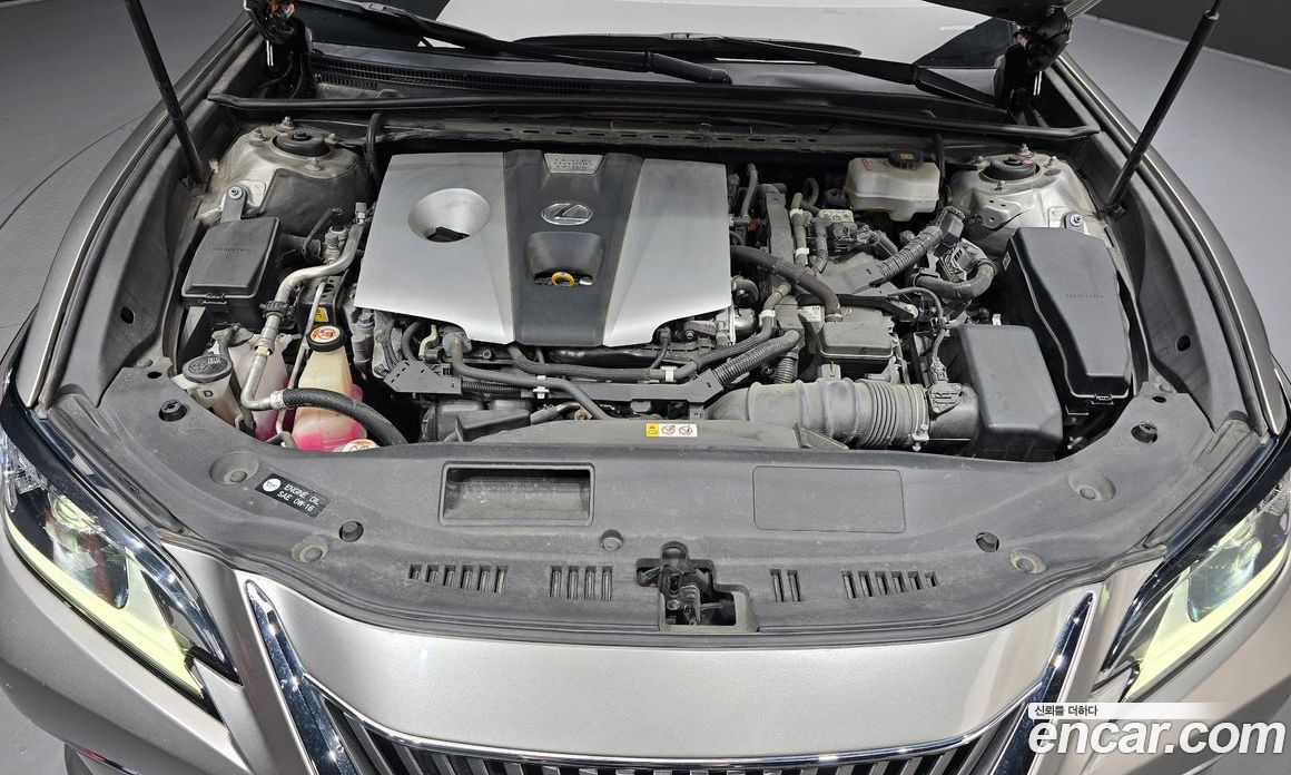 Lexus ES300h 7th Gen фото 6