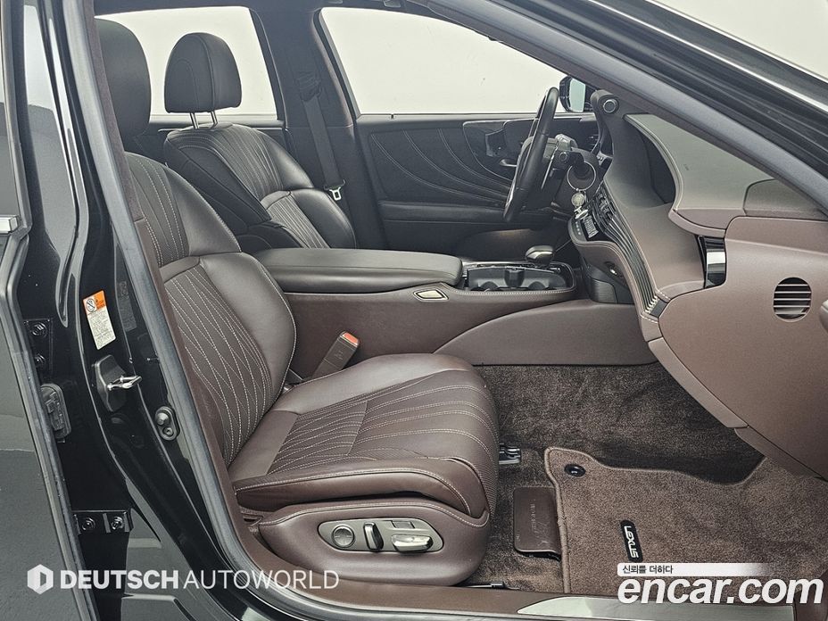 Lexus LS500 5th Gen фото 10