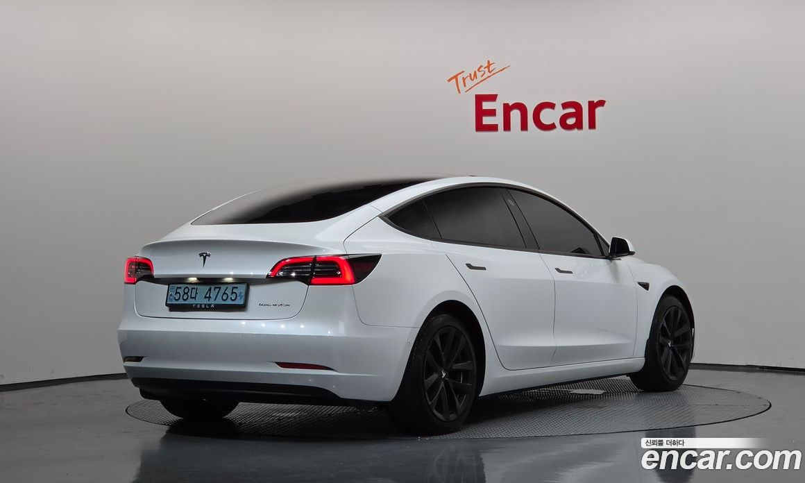 Tesla Model 3 фото 2