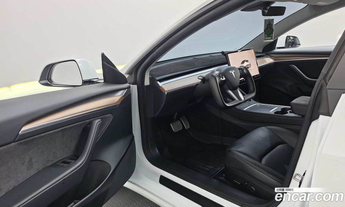 Tesla Model 3 фото 10