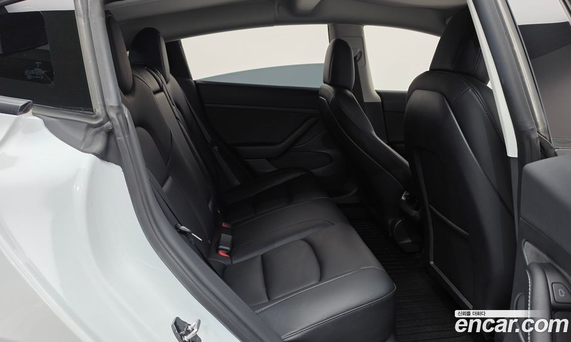 Tesla Model 3 фото 11