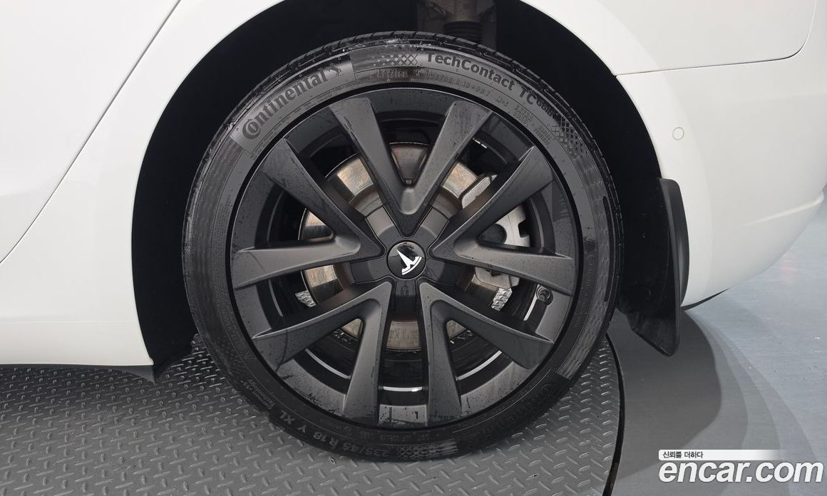 Tesla Model 3 фото 21