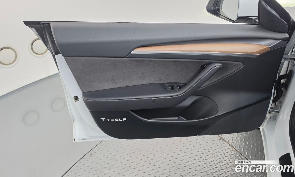 Tesla Model 3 фото 24