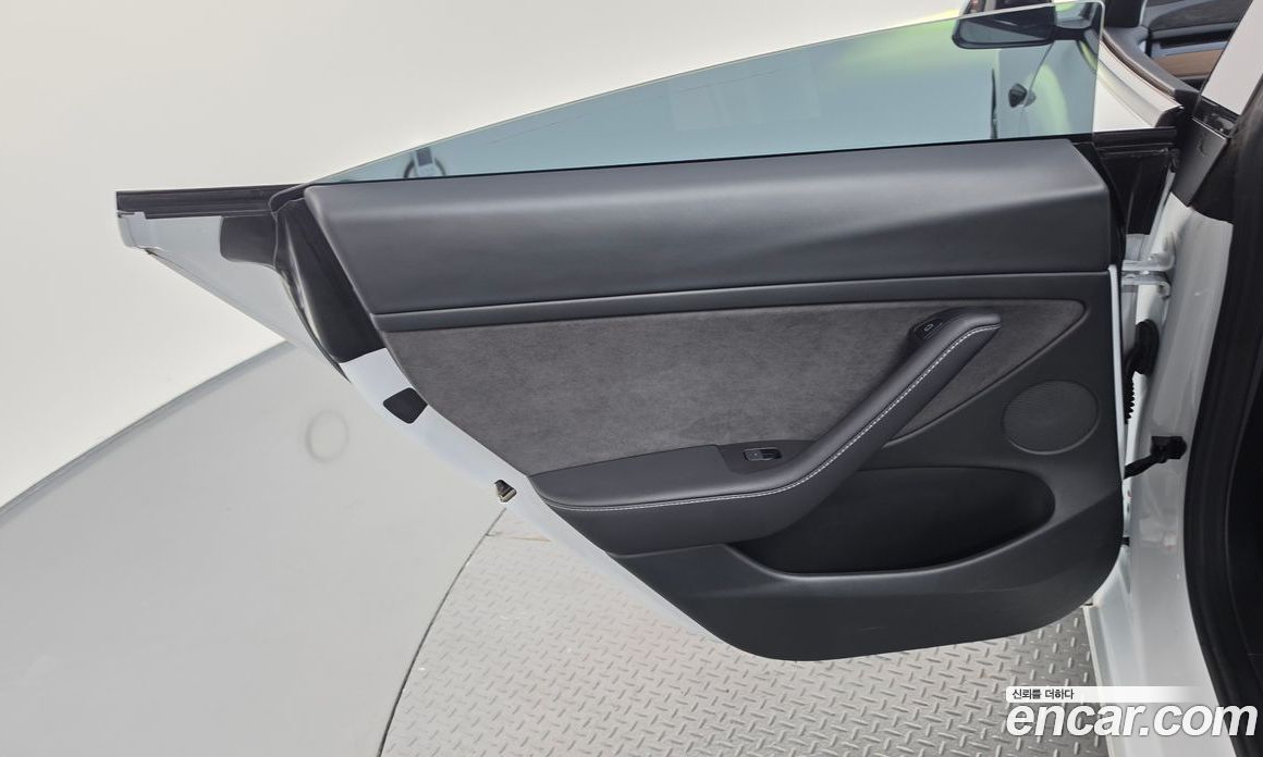 Tesla Model 3 фото 25
