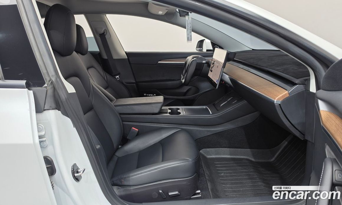 Tesla Model 3 фото 26