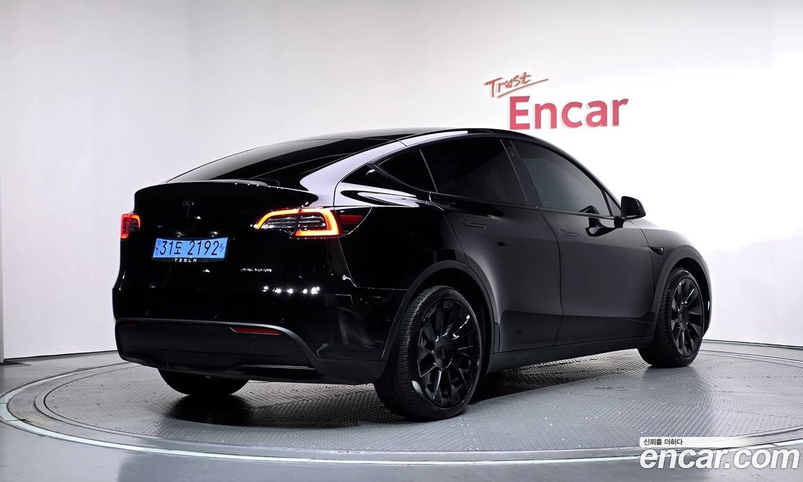 Tesla Model Y фото 2