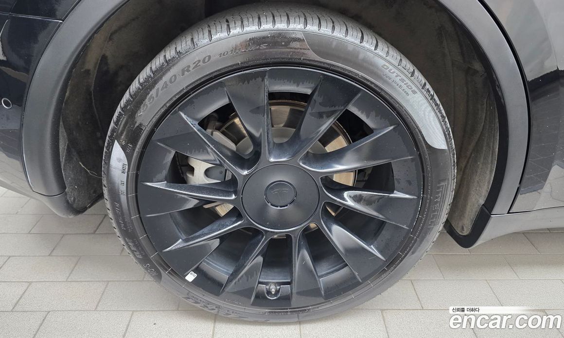 Tesla Model Y фото 5