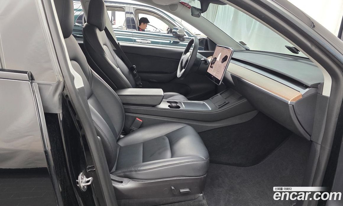 Tesla Model Y фото 11