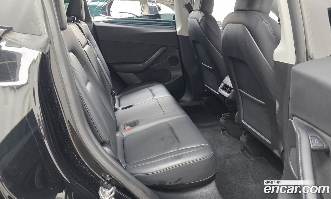 Tesla Model Y фото 12