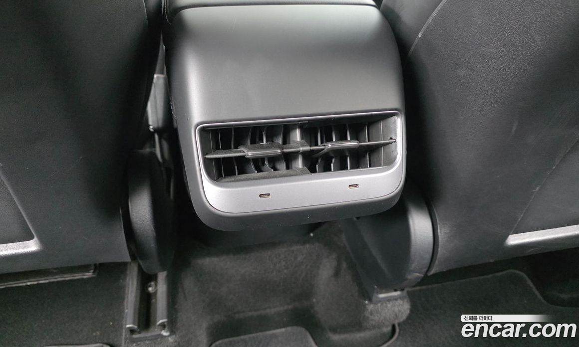 Tesla Model Y фото 18